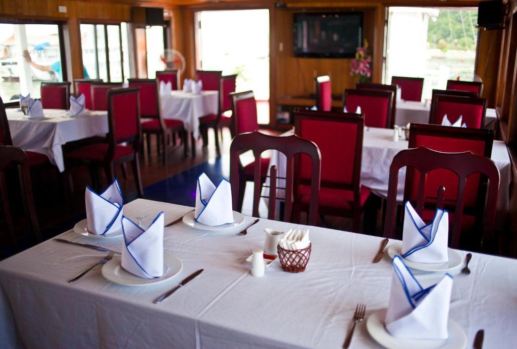 דירות הלונג Halong Aurora Cruises מסעדה תמונה